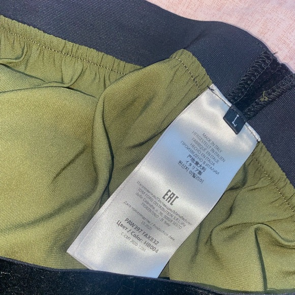 Velvet trimmed silk blend Tom Ford shorts - Picture 3 of 7